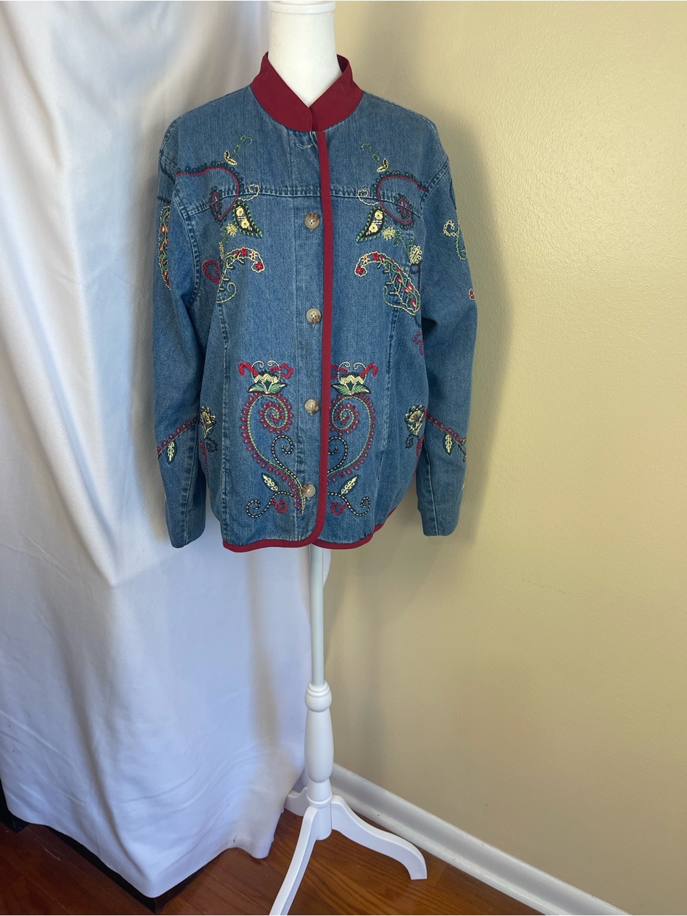 Vintage Orvis Embroidered Denim Jacket L Boho Folk Art Paisley Red Trim Pockets
